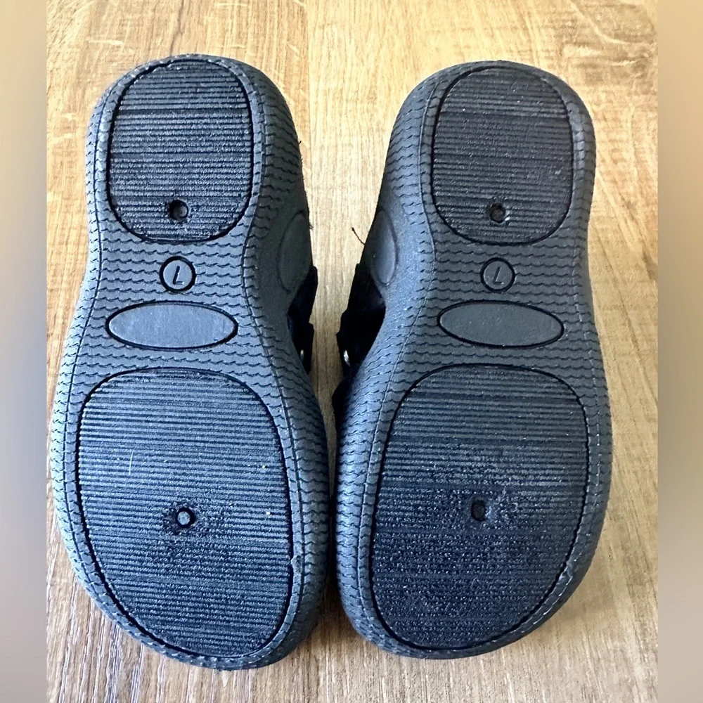 Jumping‎ Beans Toddler Boy Size 7 sandals / water shoes
